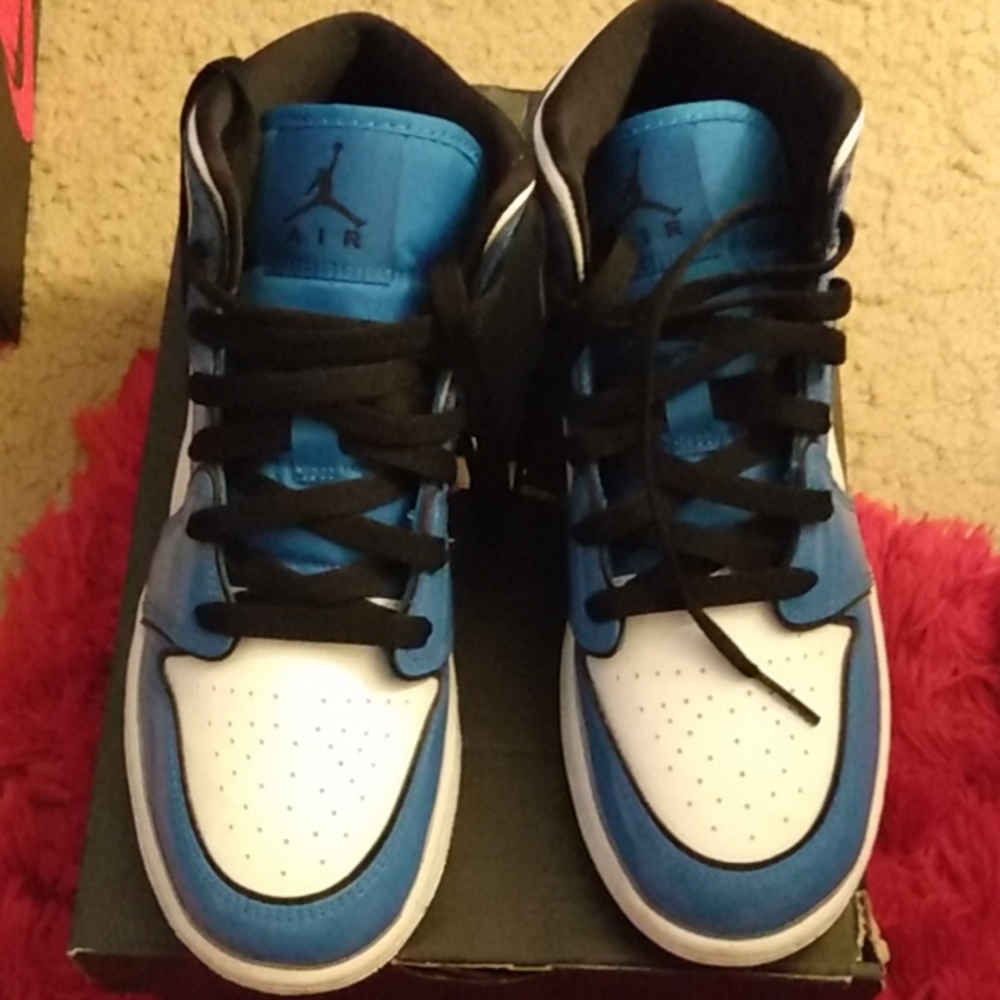 Air Jordan 1 MID SE
